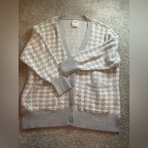 Abercrombie & Fitch - Gray & Cream Houndstooth Cardigan - Size XL